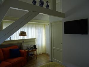 TV a/nebo společenská místnost v ubytování Emma's B&B