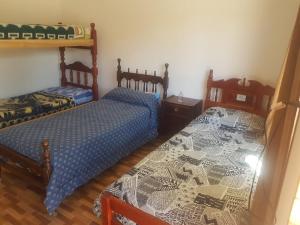 two beds in a room with two beds sidx sidx sidx sidx at Hostel Casa de Familia in Humahuaca