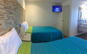 Postel nebo postele na pokoji v ubytování HOTEL COLIBRÍ
