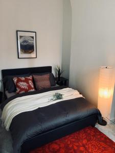 a bedroom with a large bed with a red rug at Stylish, Spacious & Luxurious Home - Parking in Liverpool