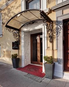 an entrance to a building with awning over a door at Hotel Best Roma in Rome