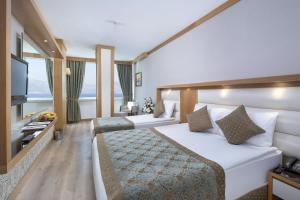 Giường trong phòng chung tại Oz Hotels Antalya Resort & Spa Adult Only 16