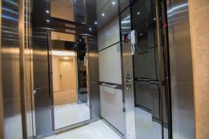 A bathroom at Dovv Hotel Busıness