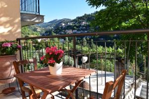 a wooden table with flowers on a balcony at The Old Coffeehouse in Kalopanayiotis
