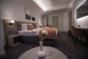 A bed or beds in a room at Dovv Hotel Busıness
