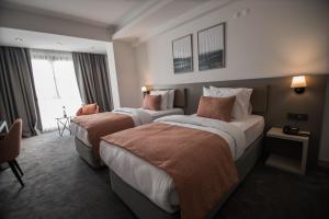 A bed or beds in a room at Dovv Hotel Busıness