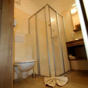 Vannituba majutusasutuses Alpenhotel Ensmann