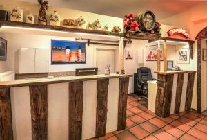 Kuchyň nebo kuchyňský kout v ubytování Hotel-Restaurant Hackteufel