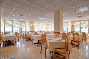 Reštaurácia alebo iné gastronomické zariadenie v ubytovaní Hotel Jalisco
