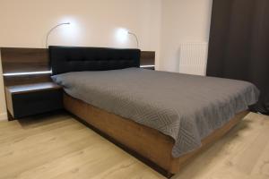 Łóżko lub łóżka w pokoju w obiekcie LUX Apartament Rogowo Pearl
