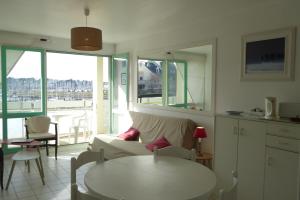 Χώρος καθιστικού στο REF 104 Appartement T3 pour cinq personnes résidence avec piscine Port Crouesty ARZON
