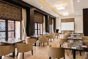 Ruang duduk di Ramada Encore by Wyndham Statue of Unity