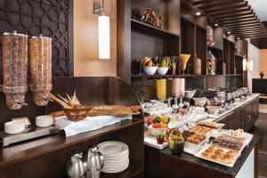 Makanan di atau berdekatan hotel