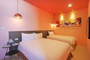 Uma cama ou camas num quarto em Fun Trip - Little Castle & Oscar B&B