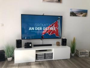 TV a/nebo společenská místnost v ubytování Küstenbude Sonne