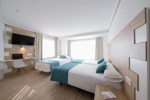 Posteľ alebo postele v izbe v ubytovaní Hotel VIDA Finisterre Centro