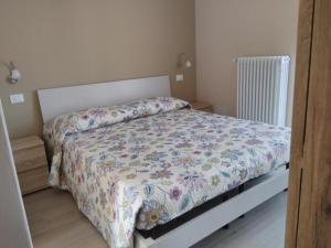 Postel nebo postele na pokoji v ubytování Danilo Apartments