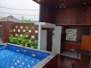 Der Swimmingpool an oder in der Nähe von Villa Ulin A3 at Villa Ubud Anyer