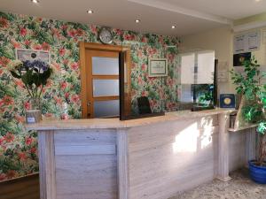 a bar in a room with a floral wallpaper at Hotel Playa La Arena in Isla