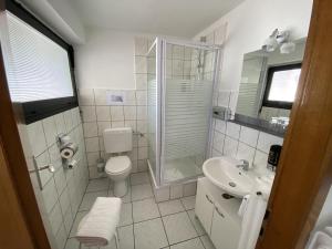 Bathroom sa K 357 - Personal, Monteurzimmervermittlung und Vermietung Lübeck