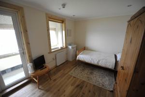 Ένα ή περισσότερα κρεβάτια σε δωμάτιο στο Sandwick Bay Guest House +29 φωτογραφίες