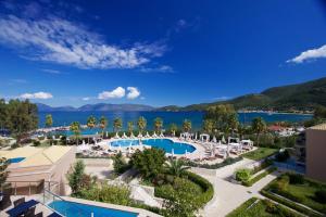 Vaizdas į baseiną apgyvendinimo įstaigoje Ionian Emerald Resort arba netoliese