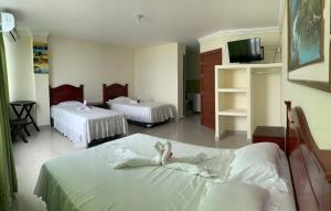 En eller flere senge i et værelse på Hotel Rosmarg