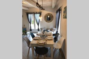 Χώρος καθιστικού στο Villa Provence climatisée, jardin, piscine privée chauffée, Wifi