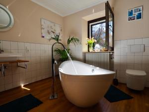 Koupelna v ubytování Scherfsmühle am Mühlbach + 37 fotografií