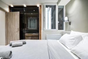 Vuode tai vuoteita majoituspaikassa #SKGH Anatolia & Amaryllis suites -NearHELEXPO
