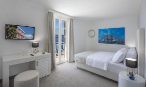 Postel nebo postele na pokoji v ubytování Aminess Younique Bellevue Hotel