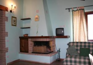 A television and/or entertainment centre at Borgo Di Fonni