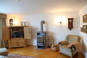 Ruang duduk di Ferienwohnung Rötzer
