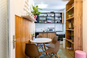 O bucătărie sau chicinetă la Swiss City Apartment Kolasin
