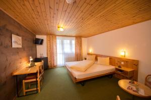Postel nebo postele na pokoji v ubytování Hotel Tenne