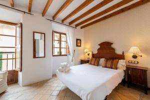 Łóżko lub łóżka w pokoju w obiekcie Hotel D´Interior Ca Mado Paula