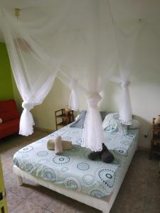 A bed or beds in a room at Gite bagatelle classé 2 étoiles