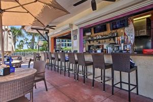 Saló o bar de Oceanfront Tropical Paradise
