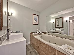 a bathroom with a large tub and a sink at Heavenly Inn Lake Tahoe in South Lake Tahoe +52 photos