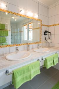 A bathroom at Apartment Österreich Még 33 kép