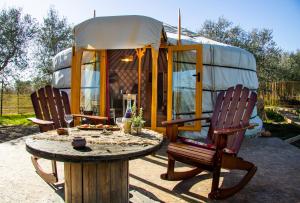 Gallery image of 2 CUORI E 1 YURTA Glamping in Tuscany - Adults Only in Asciano