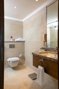Ванна кімната в Retaj Baywalk Residence