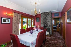 Restavracija oz. druge možnosti za prehrano v nastanitvi Woodroyd Estate holiday sanctuary