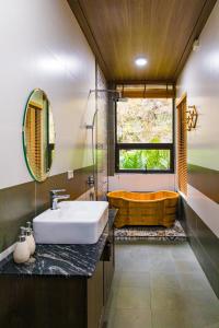 Phòng tắm tại Trang An Aroma Homestay