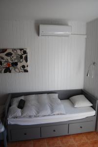Postel nebo postele na pokoji v ubytování Autóscsárda és Panzió