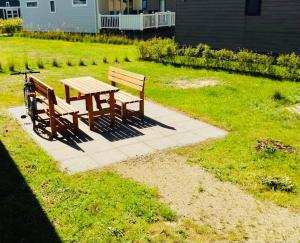 Zahrada ubytování Beach Chalet SunHus - modernes Chalet in Ostseenähe