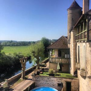Bazén v ubytování Côté-Serein - Domaine de Venoise nebo v jeho okolí
