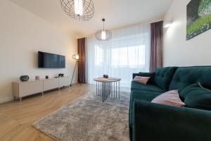 Televízia a/alebo spoločenská miestnosť v ubytovaní VIP Apartamenty Butikowa