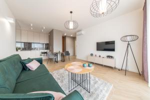 Televízia a/alebo spoločenská miestnosť v ubytovaní VIP Apartamenty Butikowa
