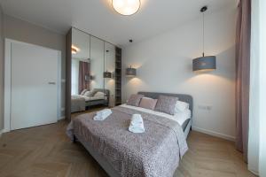 Posteľ alebo postele v izbe v ubytovaní VIP Apartamenty Butikowa